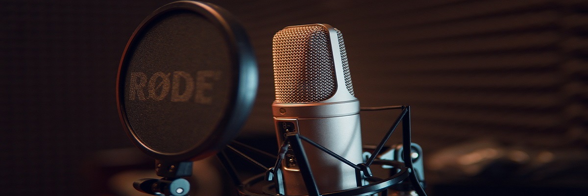 Professional broadcasting console for internet radio station using Shoutcast Net streaming server